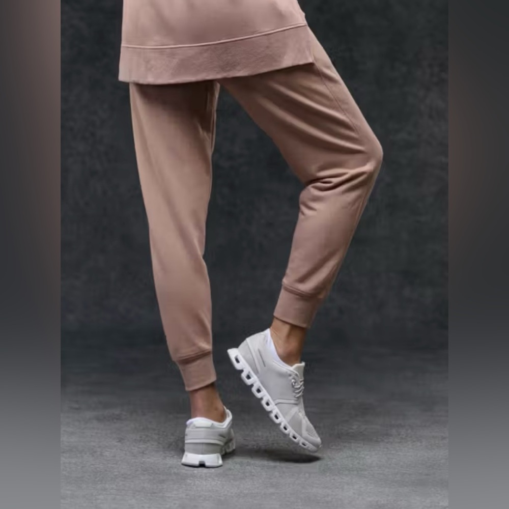 Luxome Essential jogger and tunic set - Picture 4 of 16